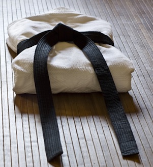logo kimono plié